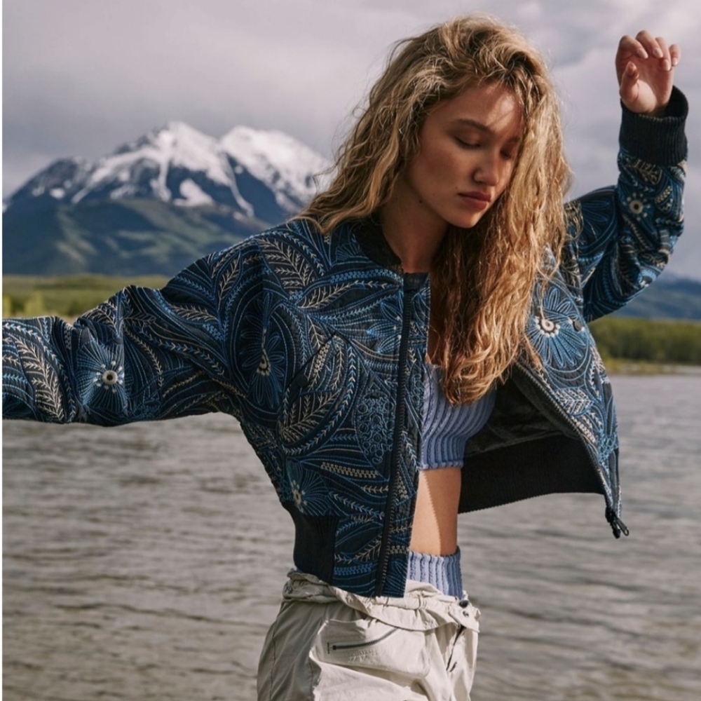 FREE PEOPLE GARDEN PARTY DENIM BOMBER JACKET W/ FLORAL EMBROIDERY NWT SIZE SMALL